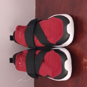 FILA Men Tennis Shoes.